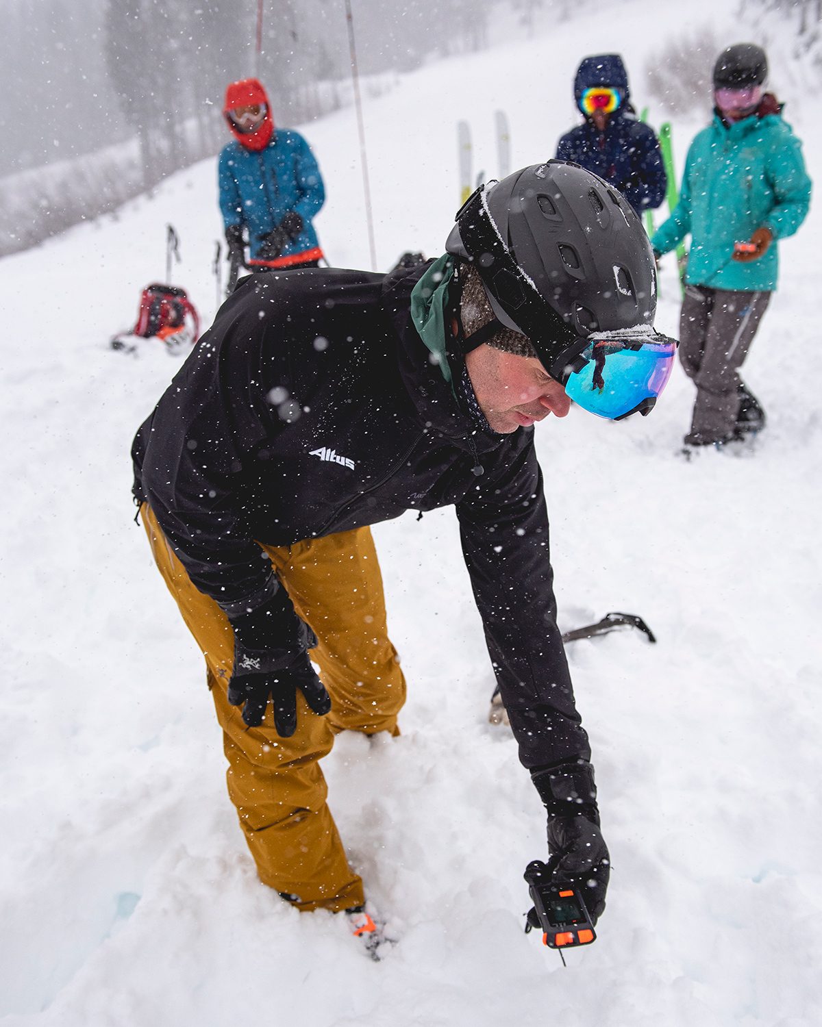 Companion rescue with avalanche transceiver